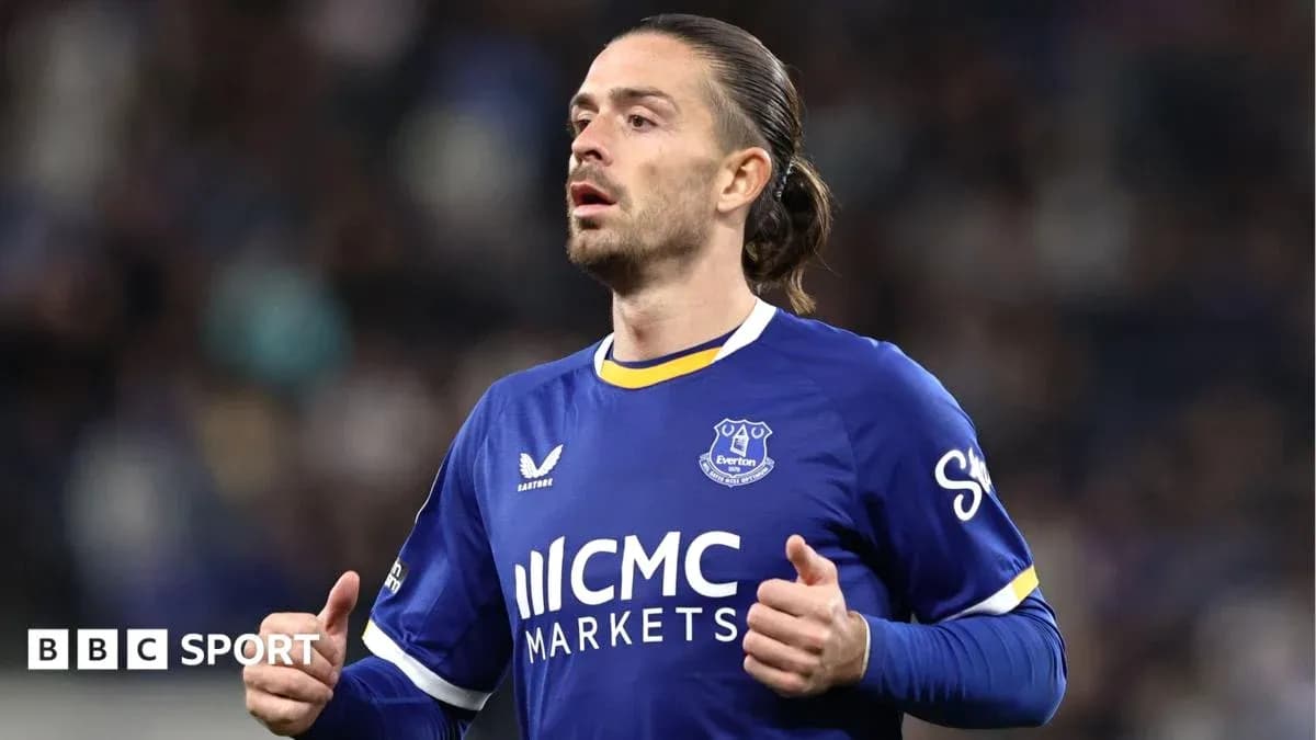Player in Everton jersey during match action Player in Everton jersey during match action