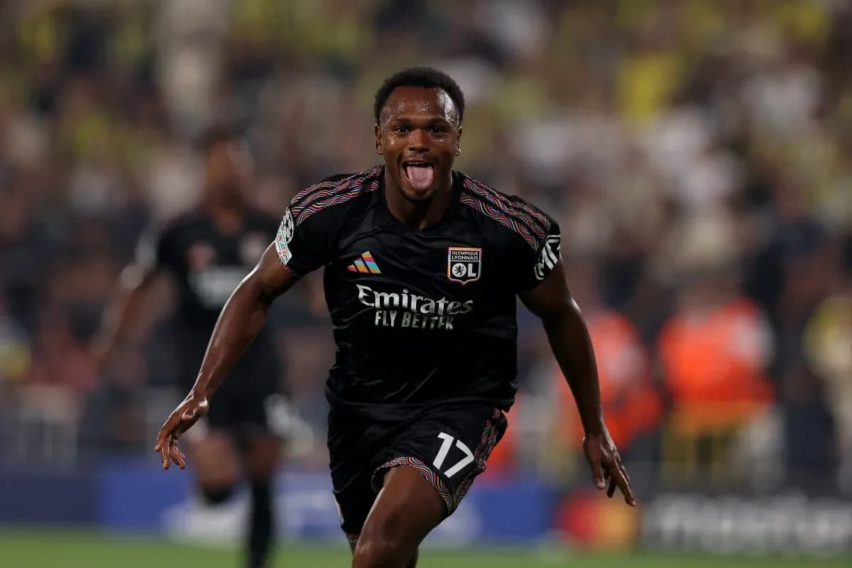 Player celebrating a goal during Fenerbahçe vs Lyon Player celebrating a goal during Fenerbahçe vs Lyon