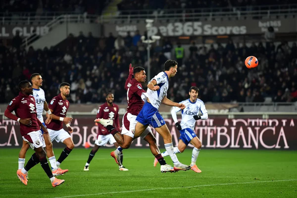 Players contesting the ball during Torino vs Como match Players contesting the ball during Torino vs Como match