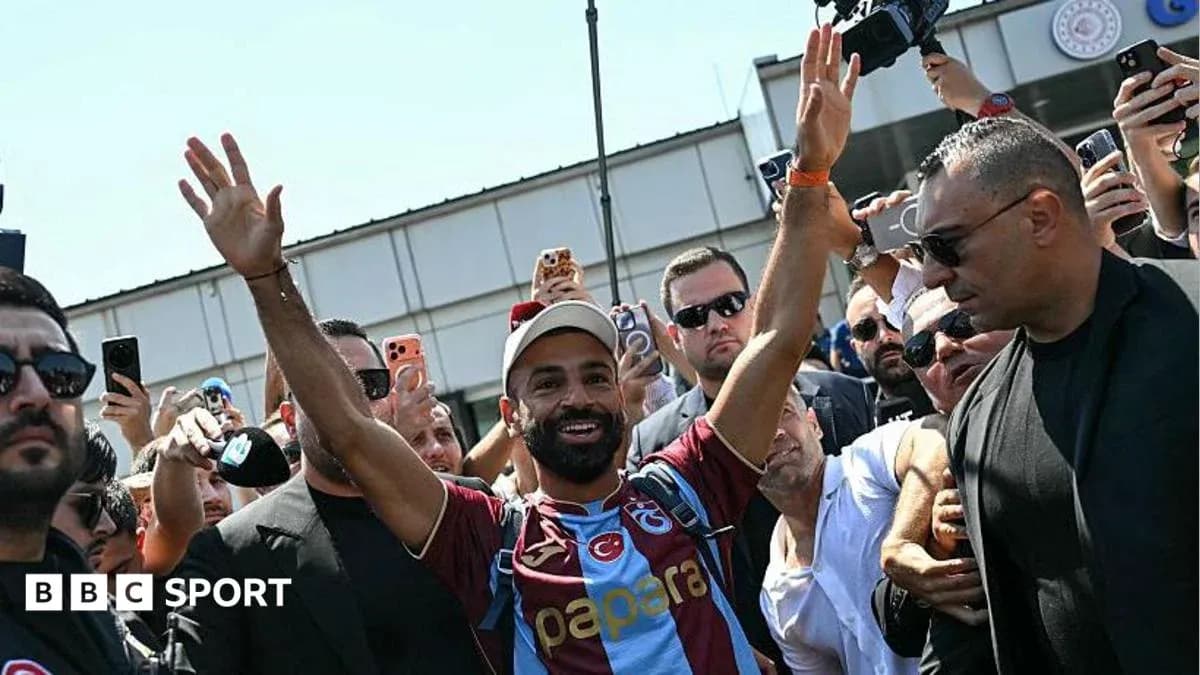 Player greeting fans upon arrival at the airport Player greeting fans upon arrival at the airport