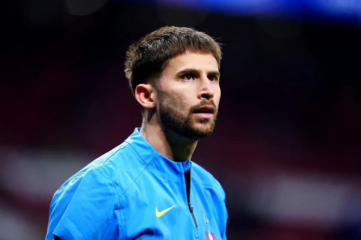 Player in blue jersey before the match Player in blue jersey before the match