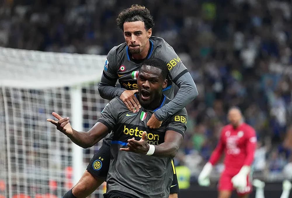 Inter players celebrating a goal during match Inter players celebrating a goal during match