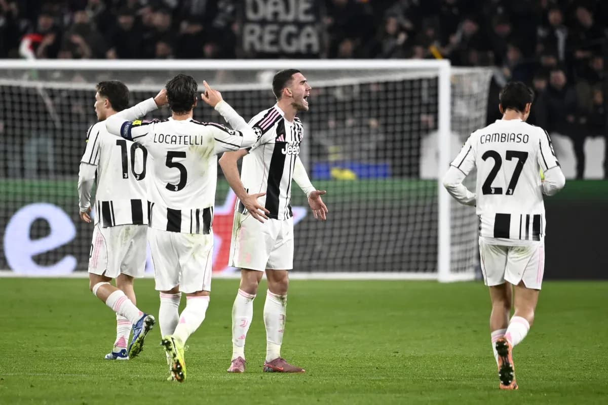 Juventus players celebrating during match Juventus players celebrating during match
