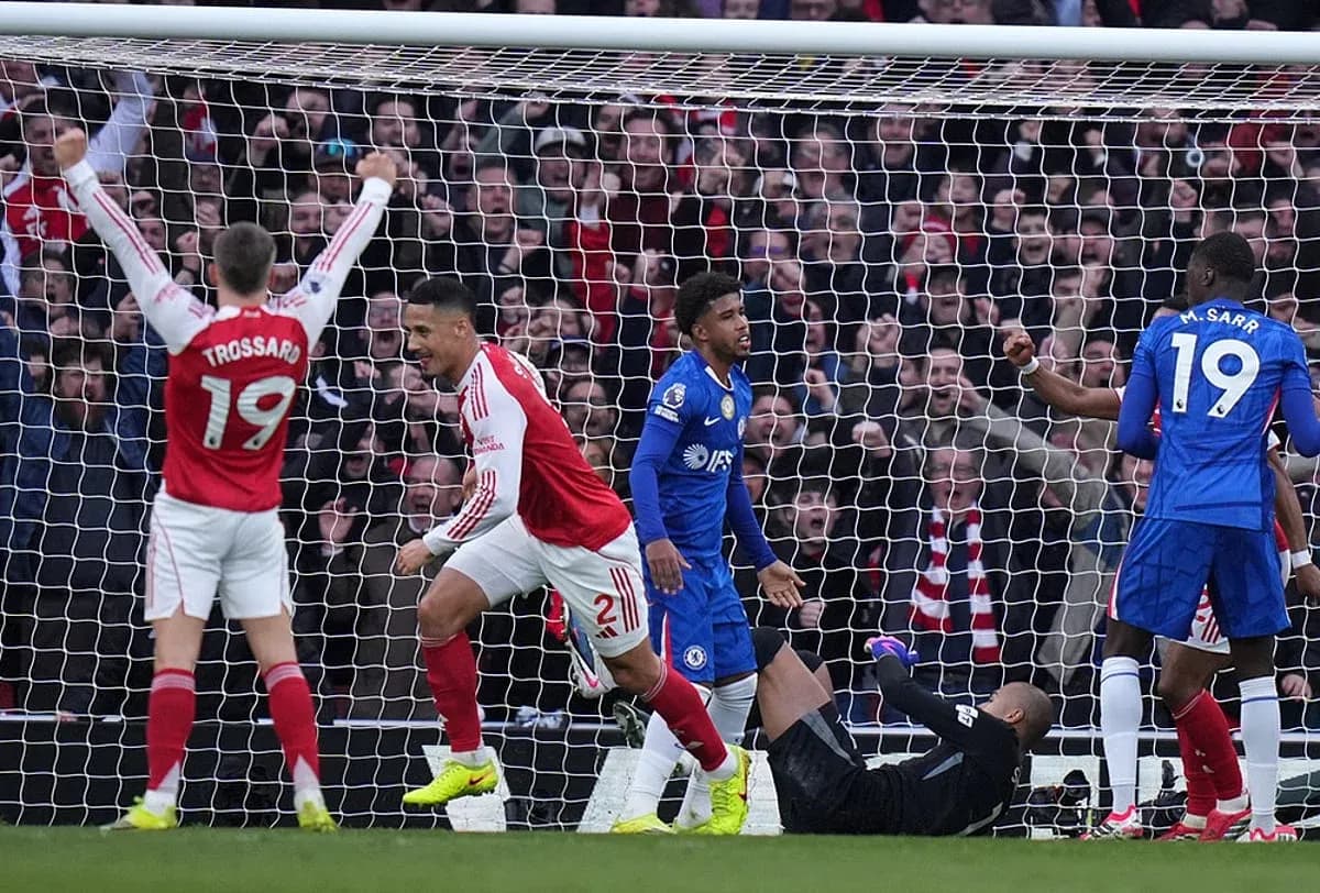Arsenal players celebrating after scoring a goal Arsenal players celebrating after scoring a goal
