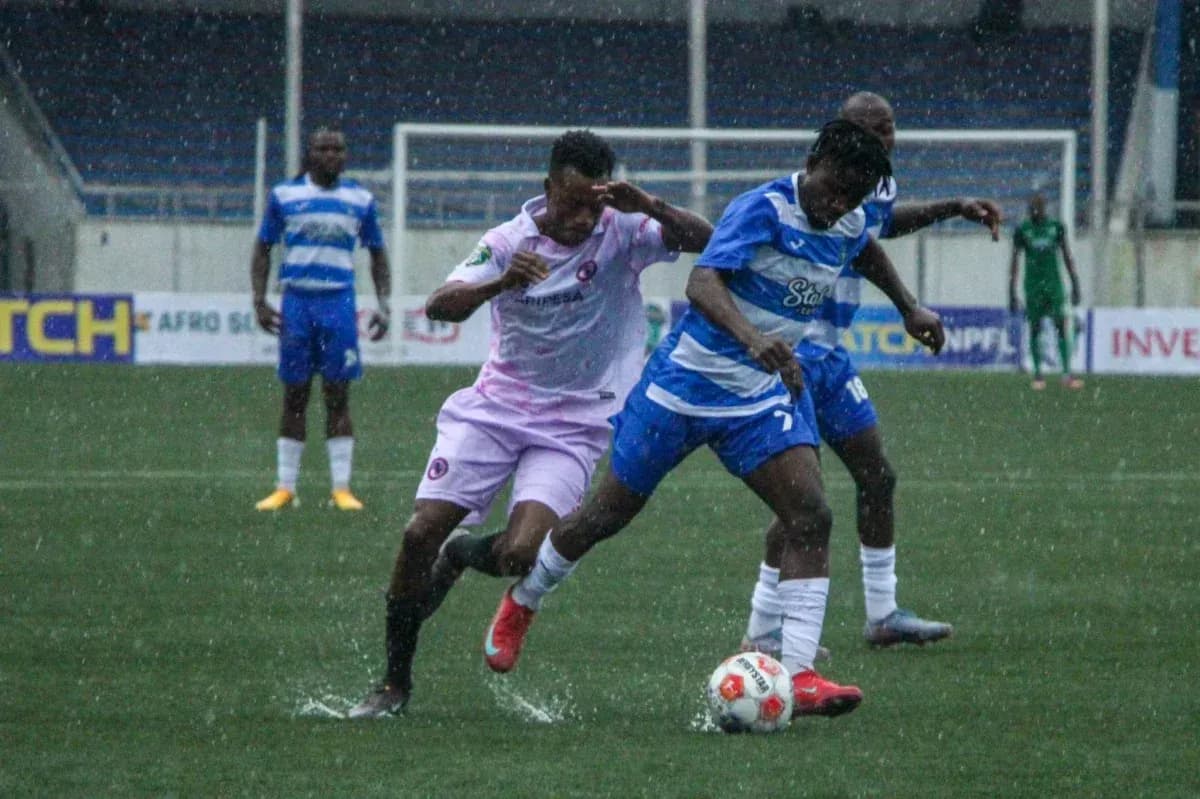 Players competing for the ball during Enyimba match Players competing for the ball during Enyimba match