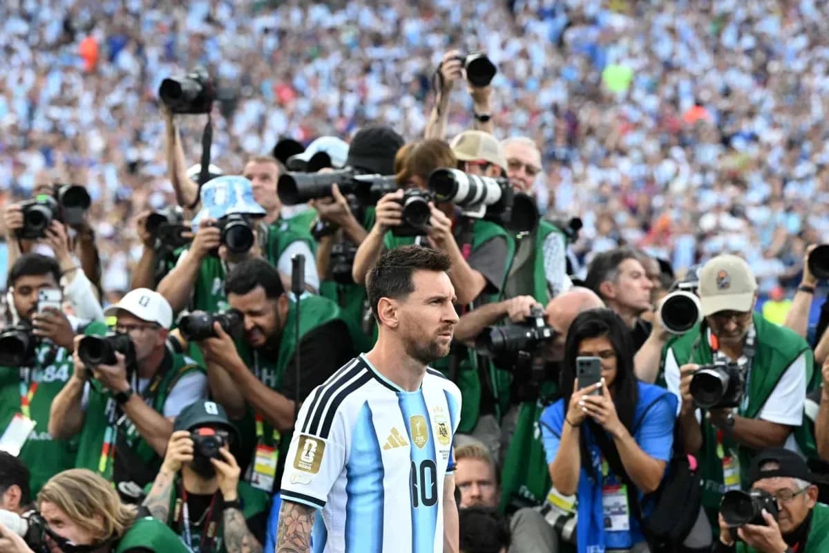 Lionel Messi surrounded by photographers at event Lionel Messi surrounded by photographers at event