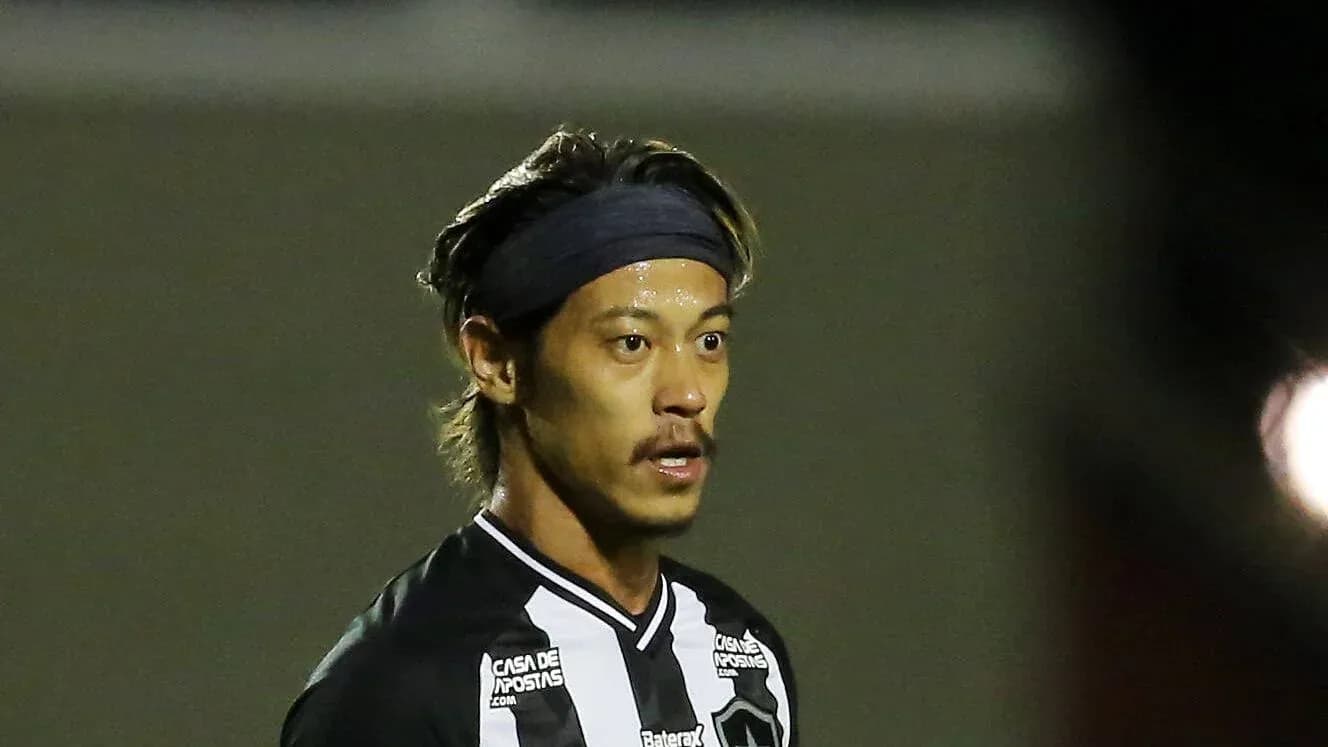 Player in black and white kit during match Player in black and white kit during match