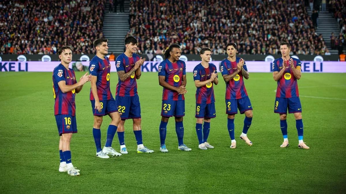 Barcelona players applauding fans at the stadium Barcelona players applauding fans at the stadium