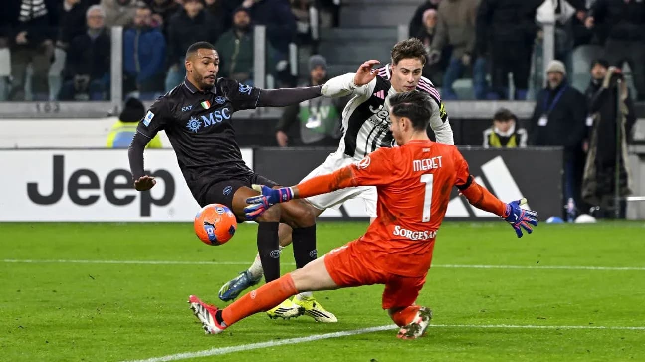 Player challenging goalkeeper during Juventus Napoli match Player challenging goalkeeper during Juventus Napoli match