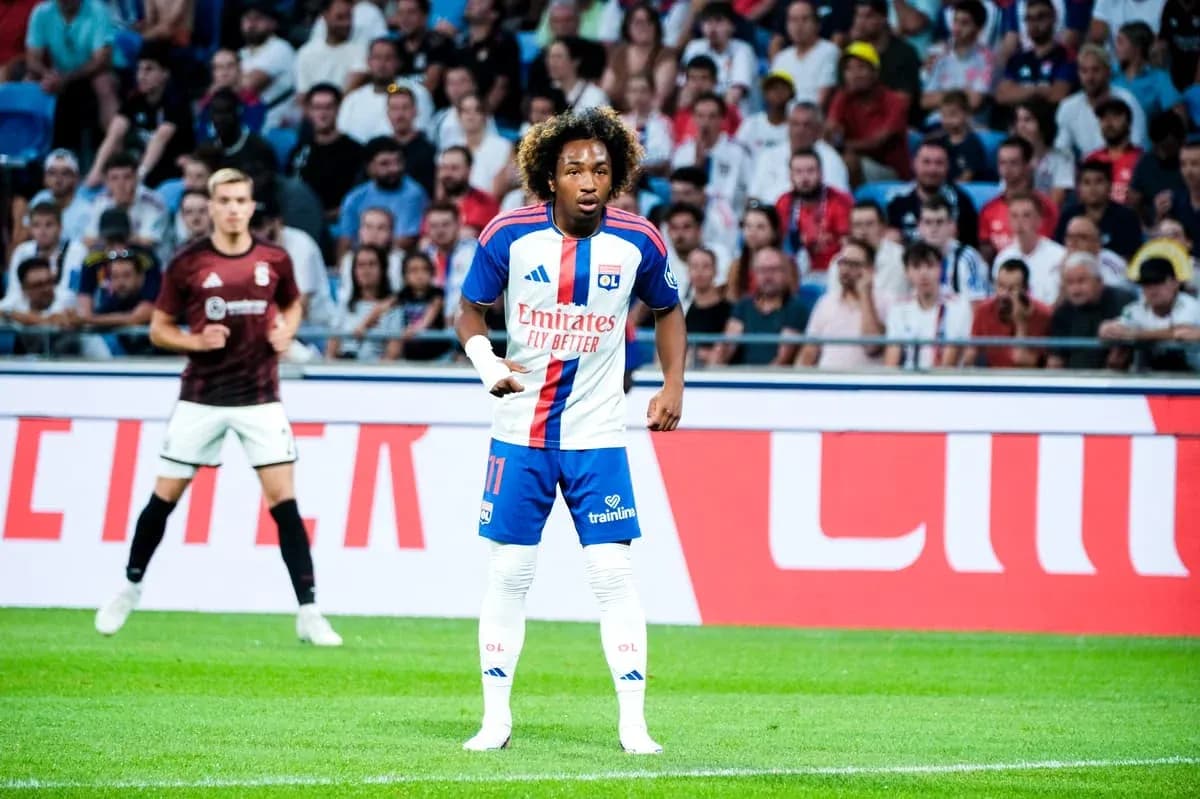 Lyon player positioned during a football match Lyon player positioned during a football match