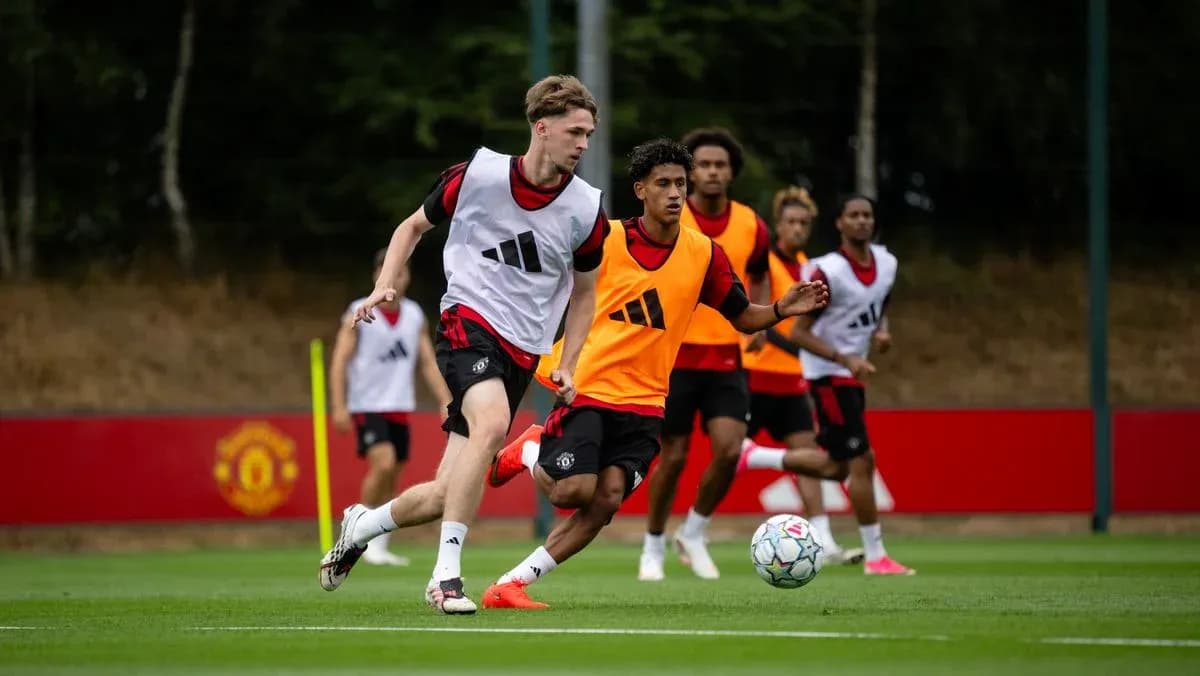 Players training during Manchester United practice session Players training during Manchester United practice session