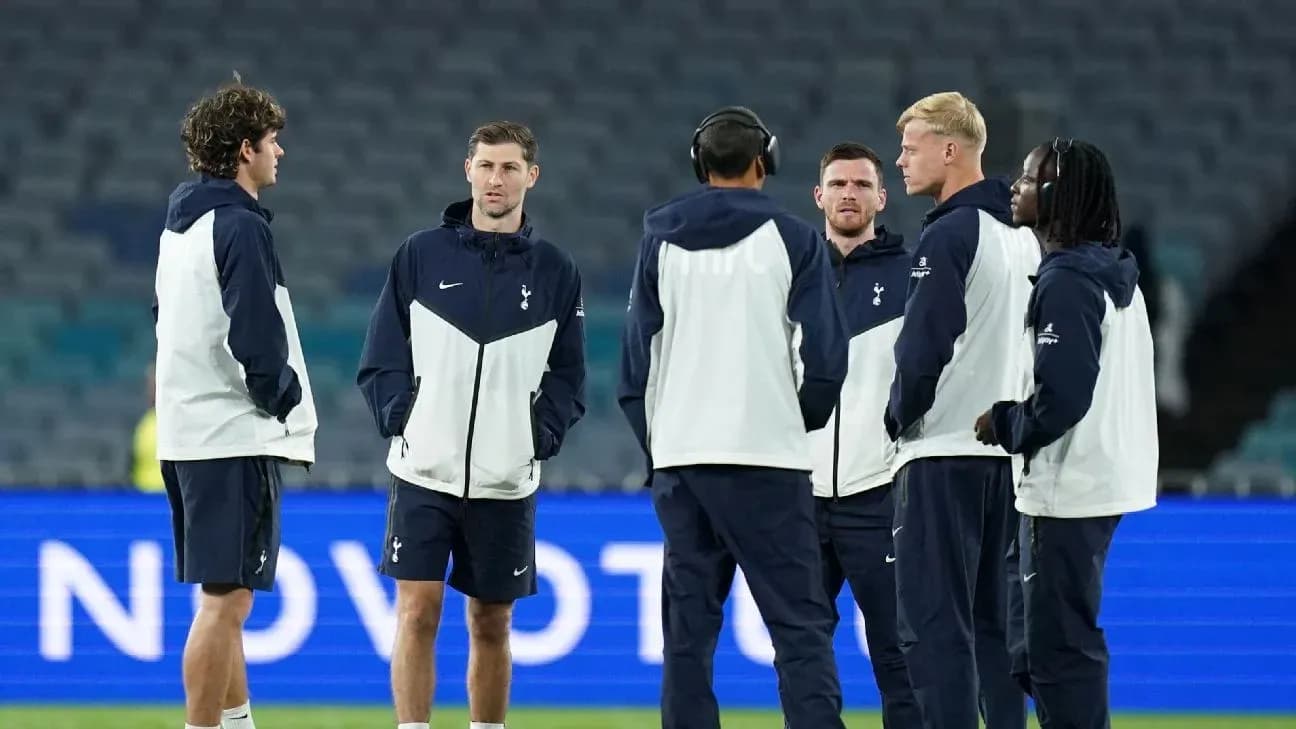 Tottenham players discussing before a match Tottenham players discussing before a match