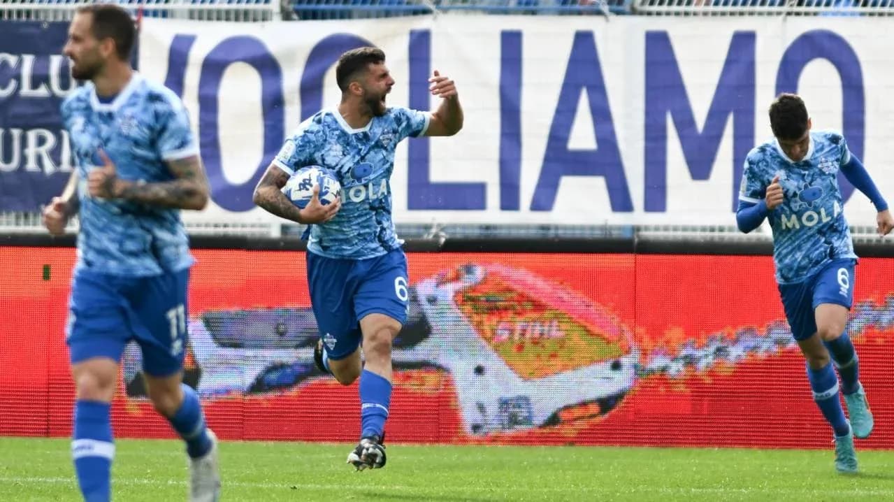 Player celebrating goal during Frosinone match Player celebrating goal during Frosinone match