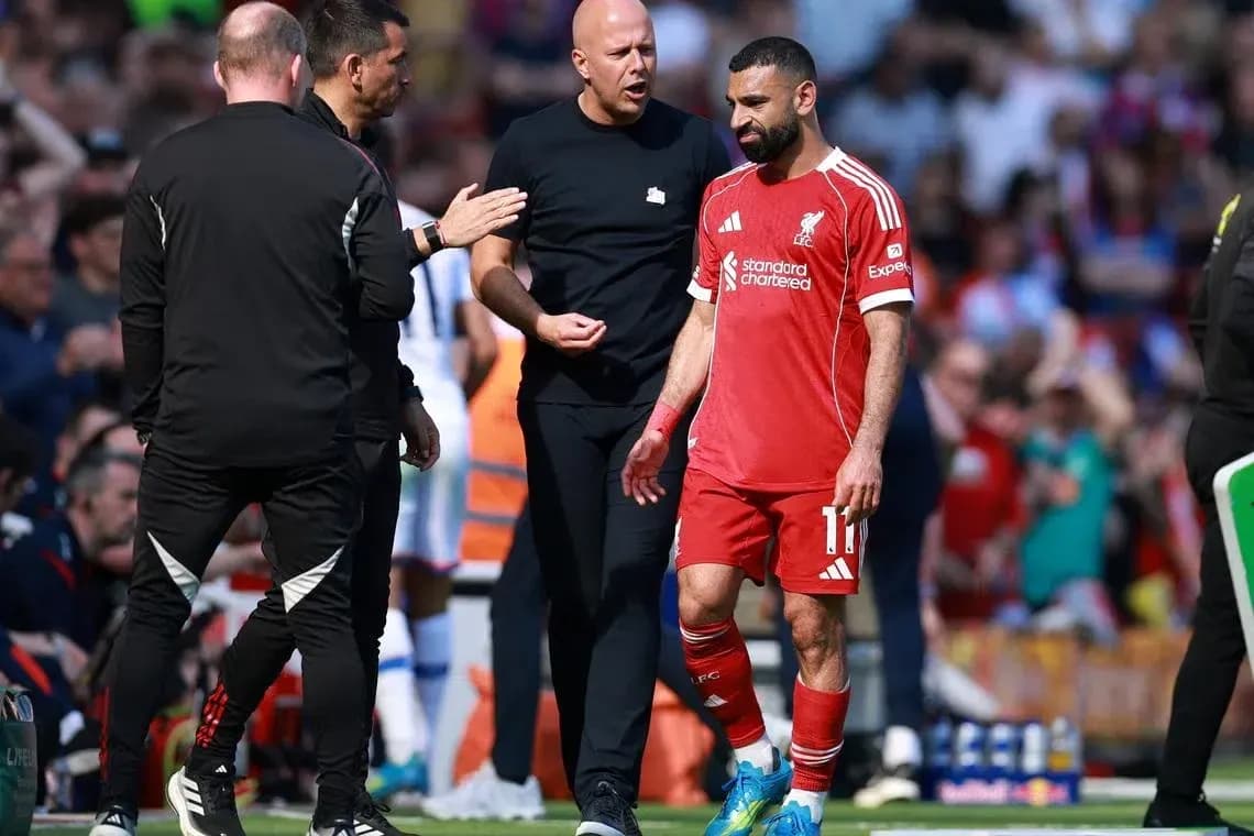 Mohamed Salah leaving the pitch with coaches Mohamed Salah leaving the pitch with coaches
