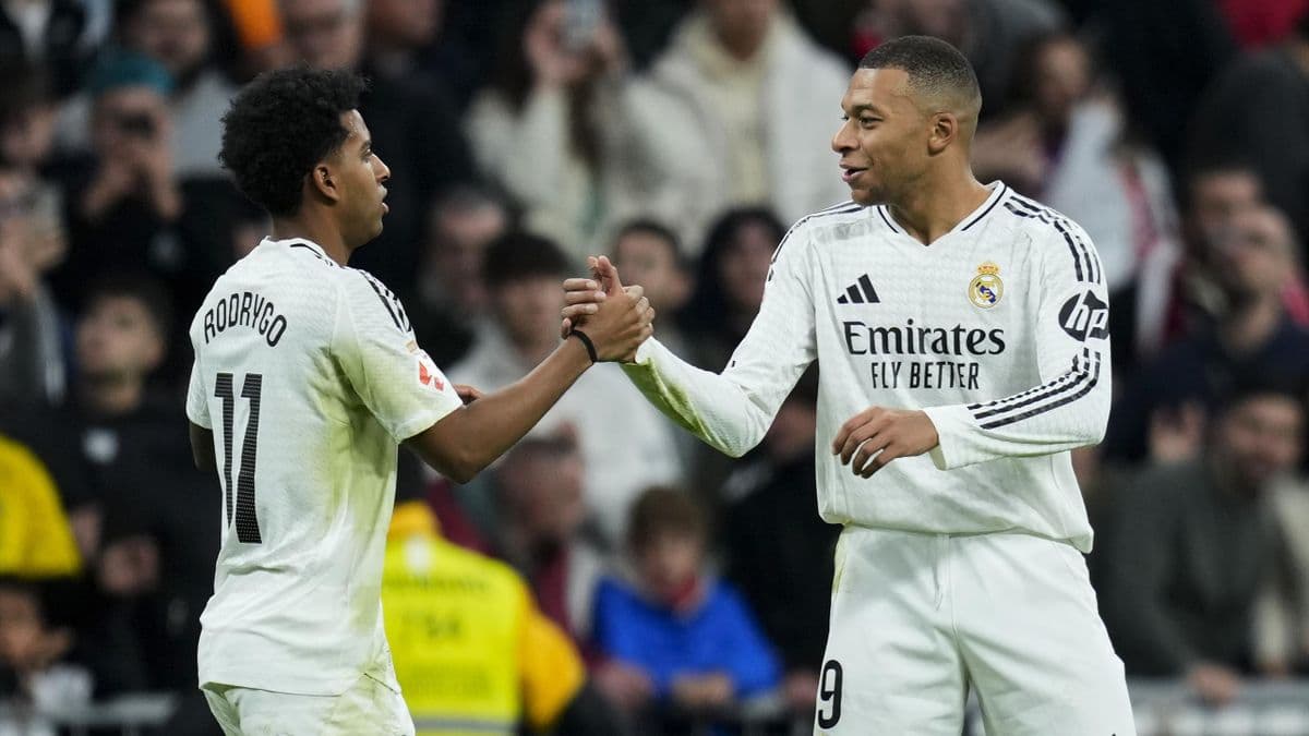 Rodrygo and Mbappé celebrating during match Rodrygo and Mbappé celebrating during match