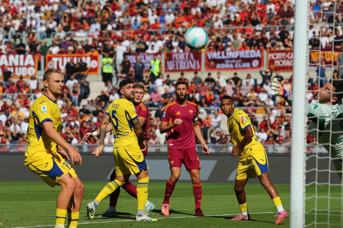 Players reacting during Hellas Verona vs AS Roma match Players reacting during Hellas Verona vs AS Roma match