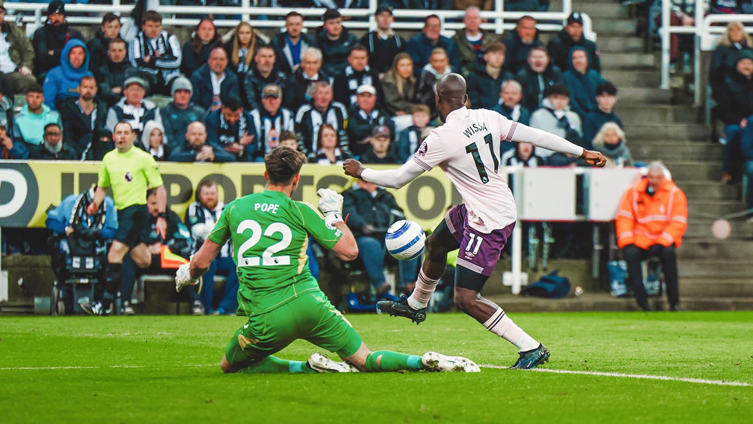Players in action during Newcastle vs Brentford match. Players in action during Newcastle vs Brentford match.