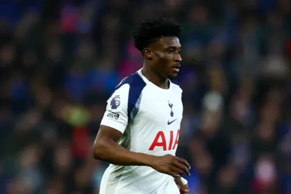 Player in Tottenham jersey running on the pitch Player in Tottenham jersey running on the pitch