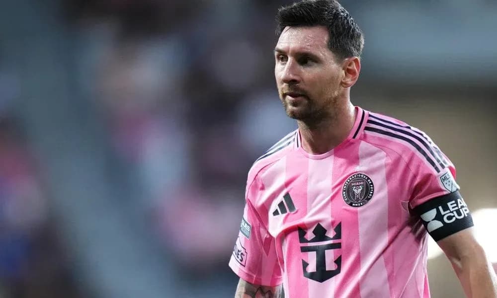 Player in pink jersey during match action Player in pink jersey during match action