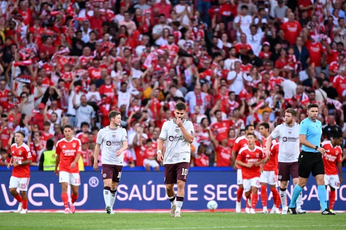 Players on field during Heart Of Midlothian vs Benfica Players on field during Heart Of Midlothian vs Benfica