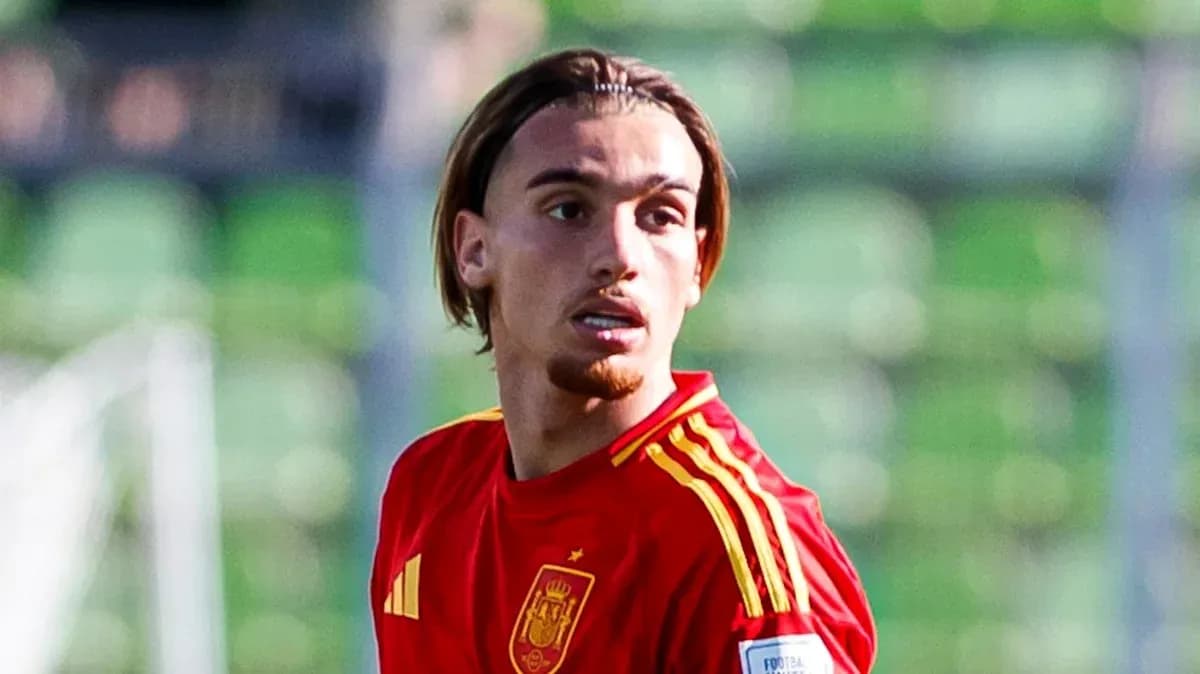 Player wearing Spain jersey during training session Player wearing Spain jersey during training session