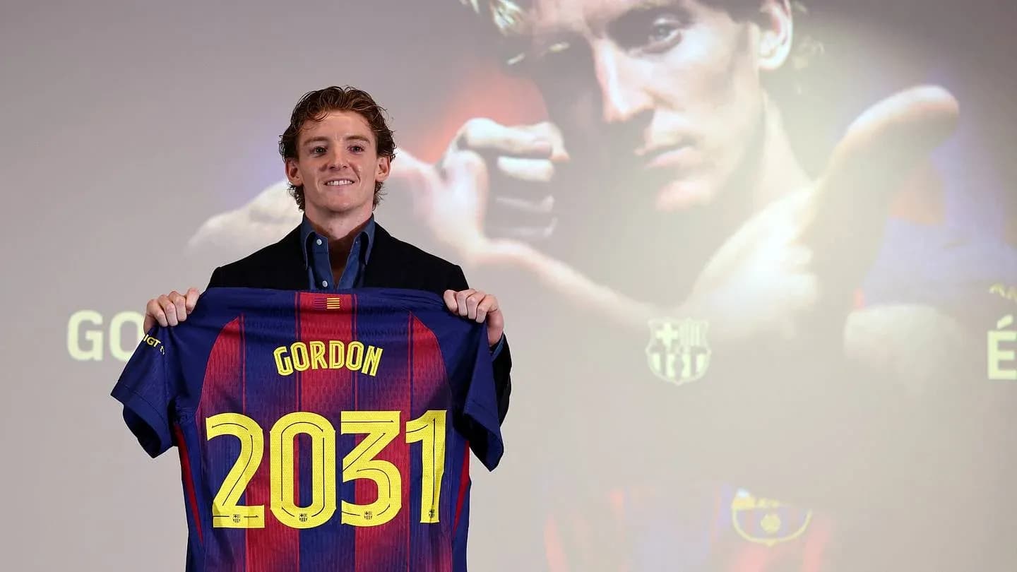 Player presenting Barcelona jersey with number 2031 Player presenting Barcelona jersey with number 2031