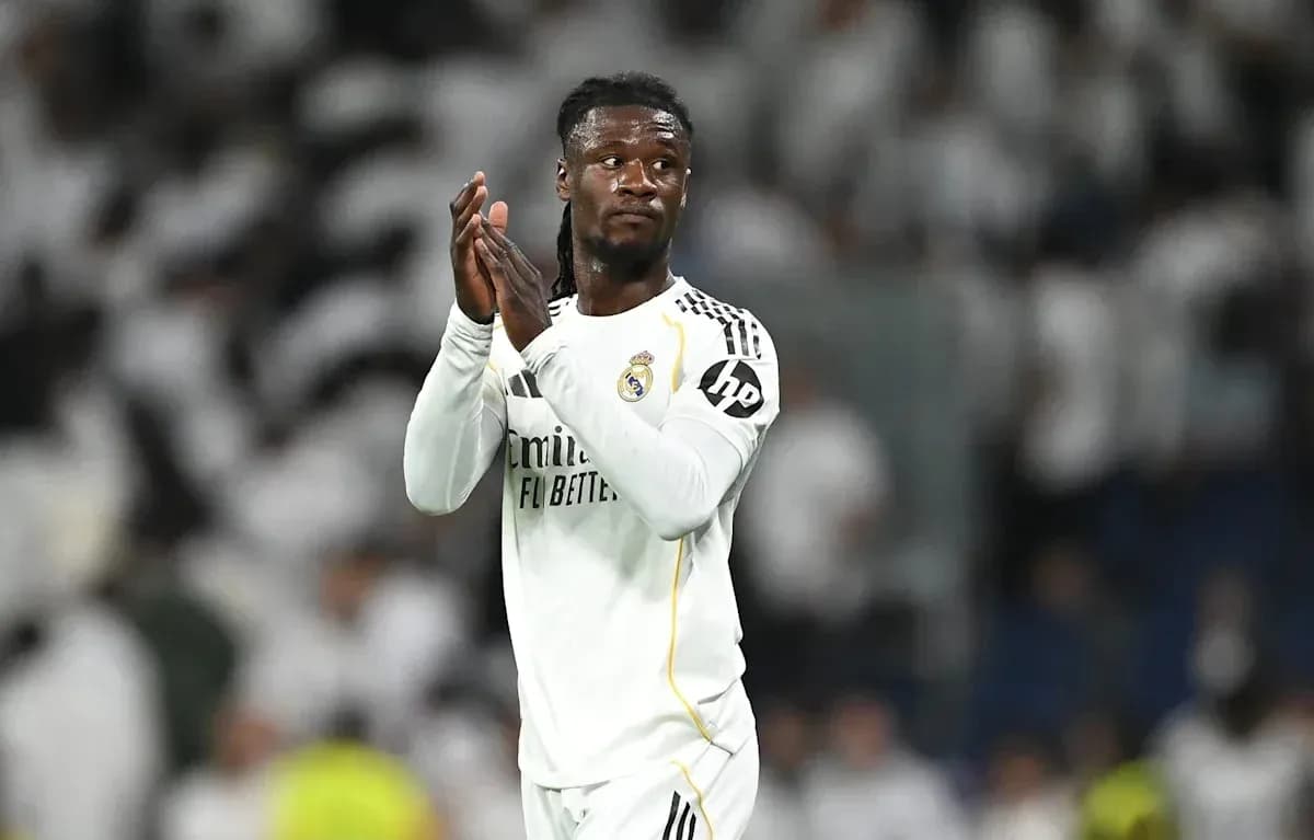 Player applauding fans in Real Madrid kit Player applauding fans in Real Madrid kit