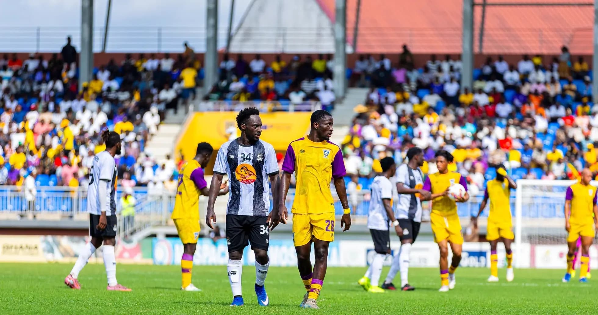 Players from TP Mazembe and Medeama on the field Players from TP Mazembe and Medeama on the field