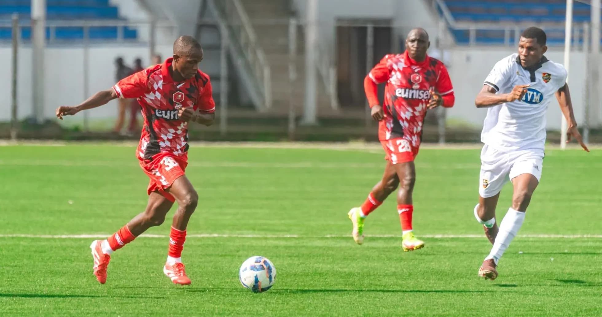 Kano Pillars player dribbling against Doma United Kano Pillars player dribbling against Doma United