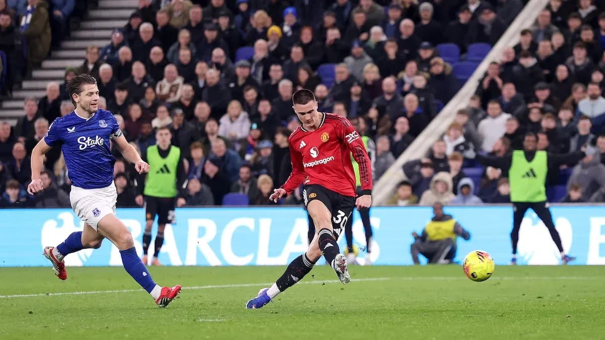 Everton and Manchester United players in action Everton and Manchester United players in action