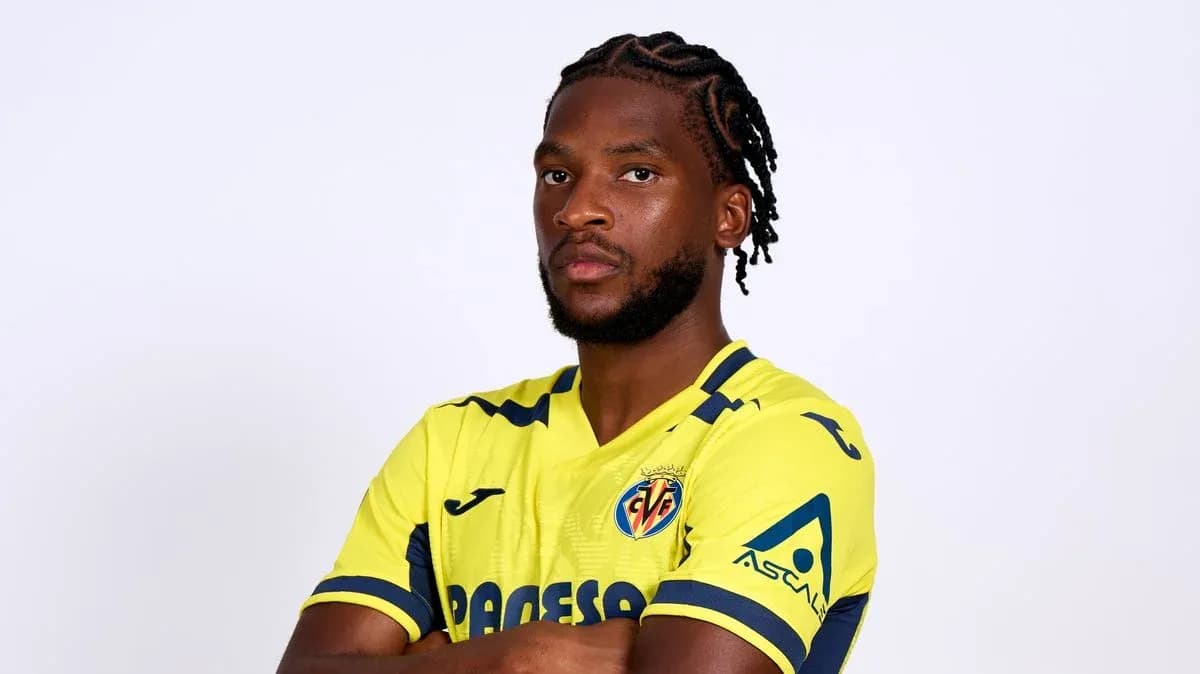 Player posing in Villarreal CF home jersey Player posing in Villarreal CF home jersey
