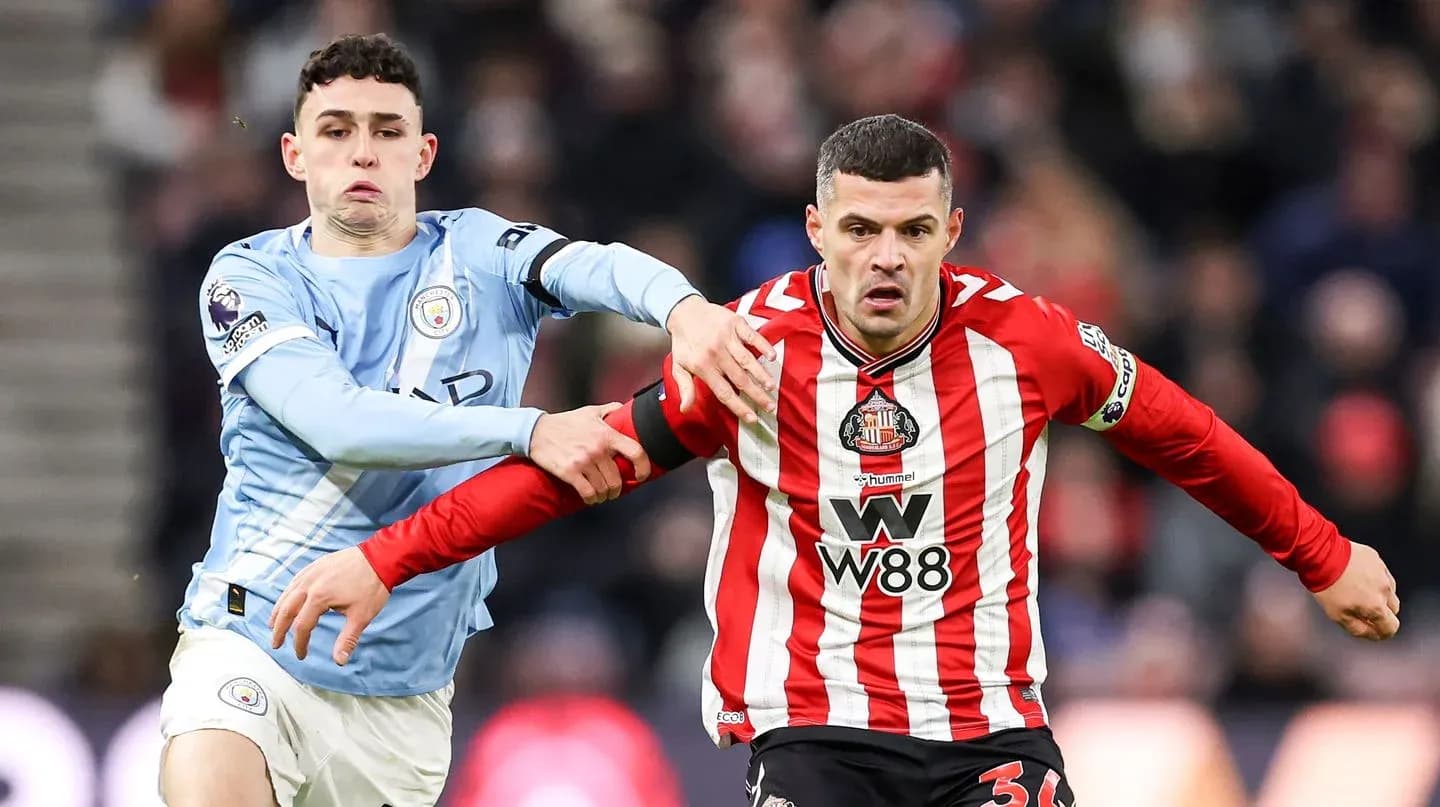 Manchester City player challenges Sunderland opponent Manchester City player challenges Sunderland opponent