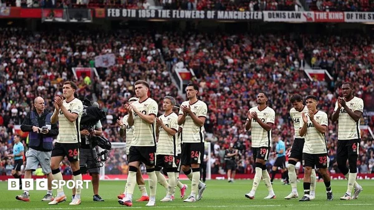 Players applauding fans after the match at Old Trafford Players applauding fans after the match at Old Trafford