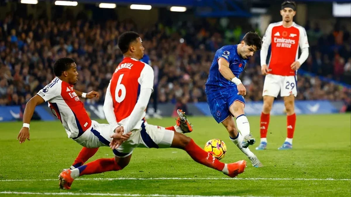 Chelsea player shooting on goal against Arsenal defenders Chelsea player shooting on goal against Arsenal defenders
