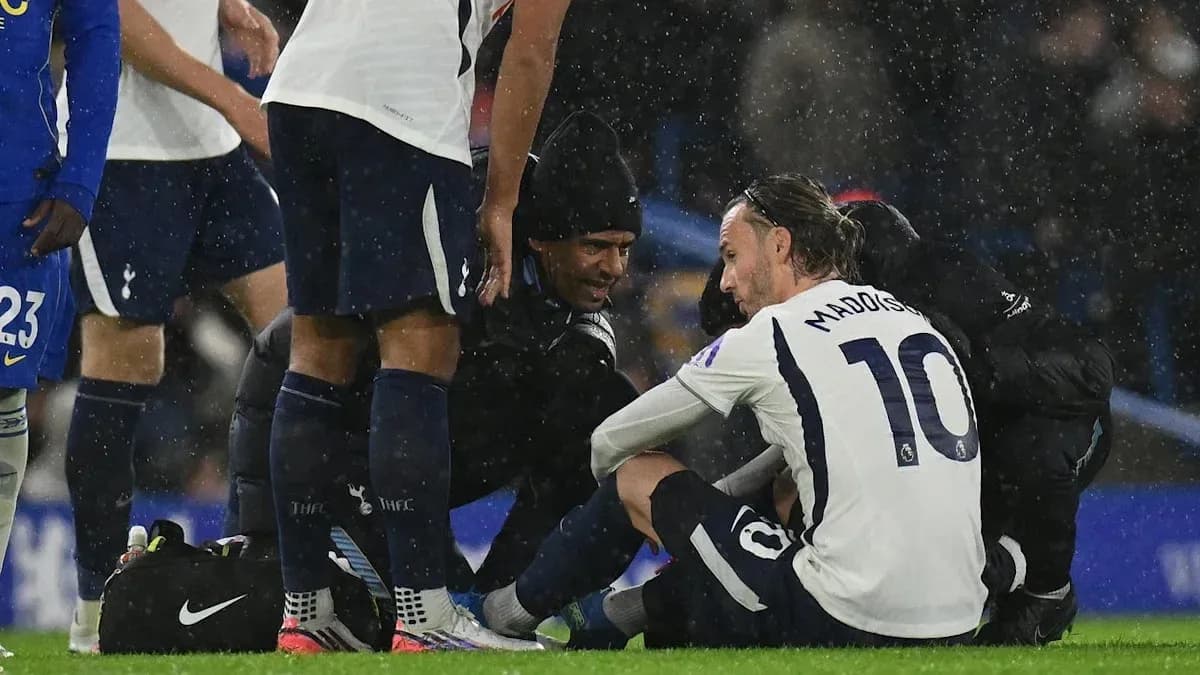 Player receiving medical attention on the pitch Player receiving medical attention on the pitch