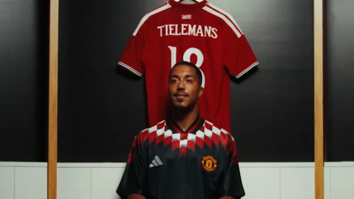Player posing in Manchester United jersey with red shirt behind Player posing in Manchester United jersey with red shirt behind