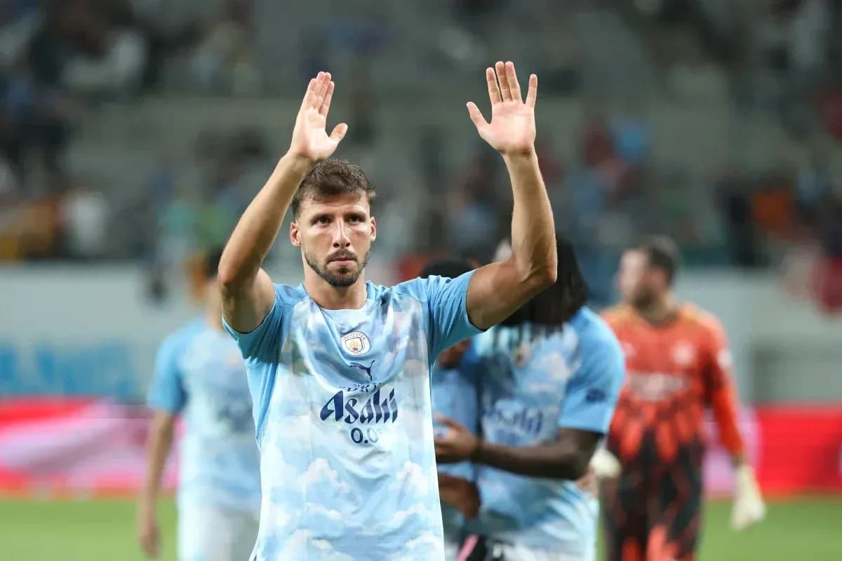 Player acknowledging fans after the match Player acknowledging fans after the match