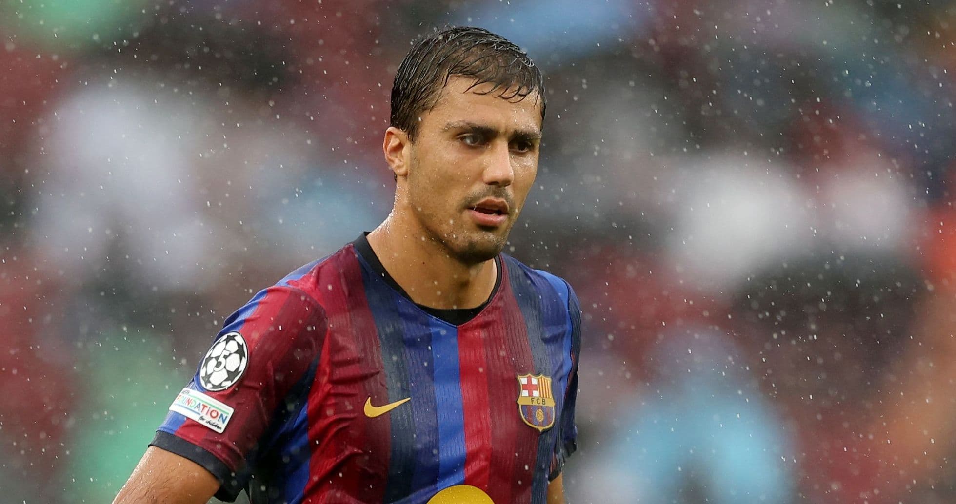 Barcelona’s Rodri Apologizes After Being Caught Criticizing Valencia During 5-0 Win Barcelona’s Rodri Apologizes After Being Caught Criticizing Valencia During 5-0 Win