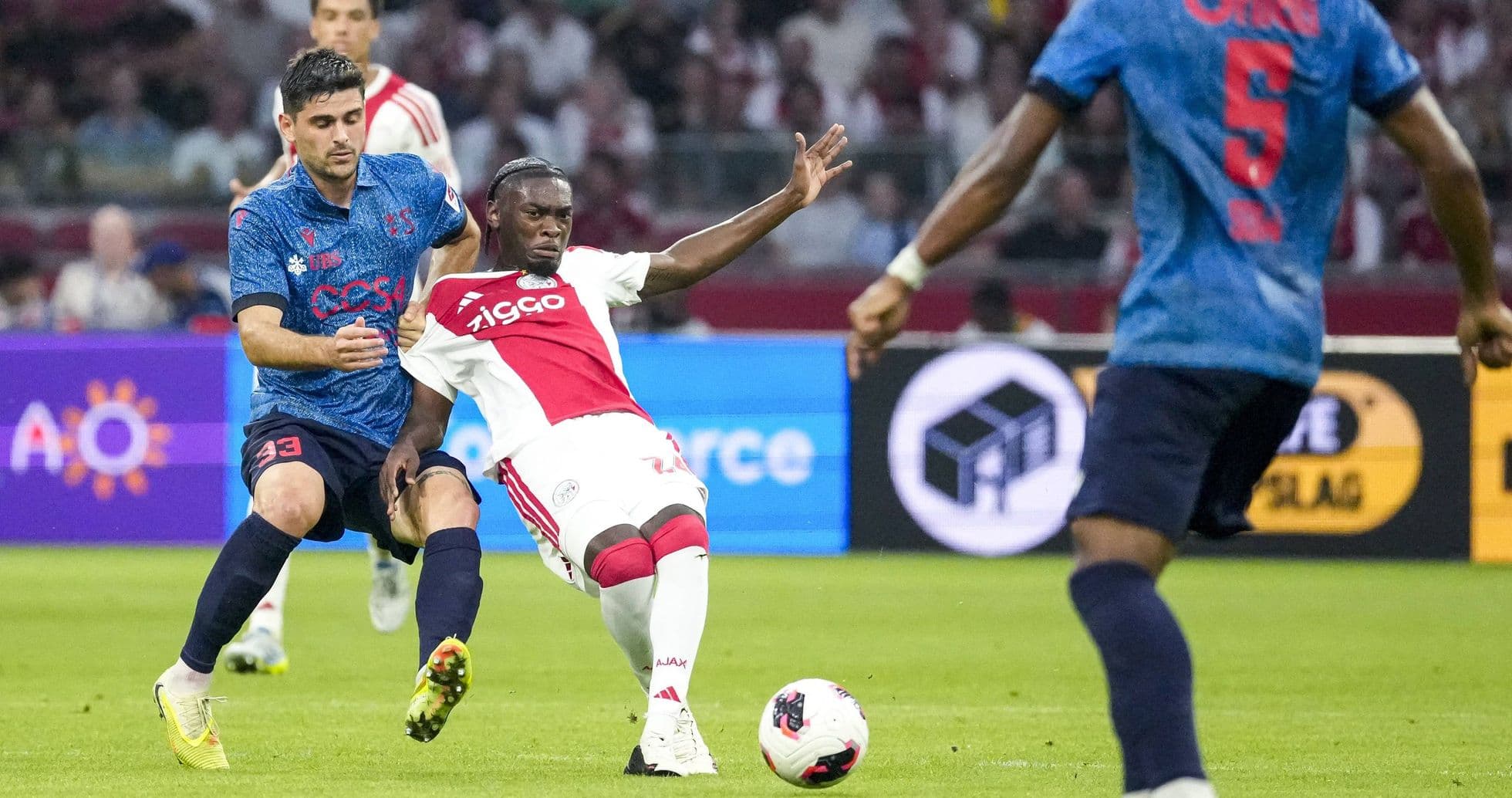 Rafael van der Vaart Criticizes Ajax Defender Jorthy Mokio After Conference League Win Rafael van der Vaart Criticizes Ajax Defender Jorthy Mokio After Conference League Win