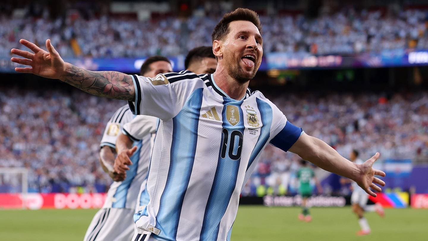 Argentina Shines as Messi Sets World Cup Scoring Record in 3-0 Win Over Algeria Argentina Shines as Messi Sets World Cup Scoring Record in 3-0 Win Over Algeria
